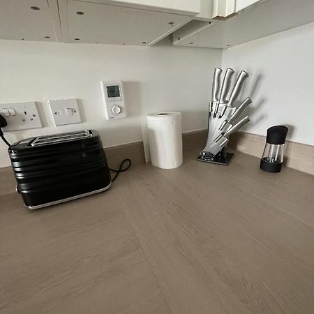 Modern 2-Bed Apartment In The Heart Of Salford Quays 外观 照片