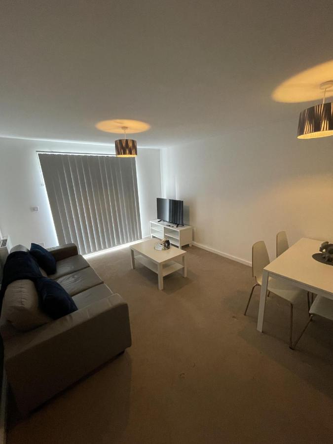 Modern 2-Bed Apartment In The Heart Of Salford Quays 外观 照片