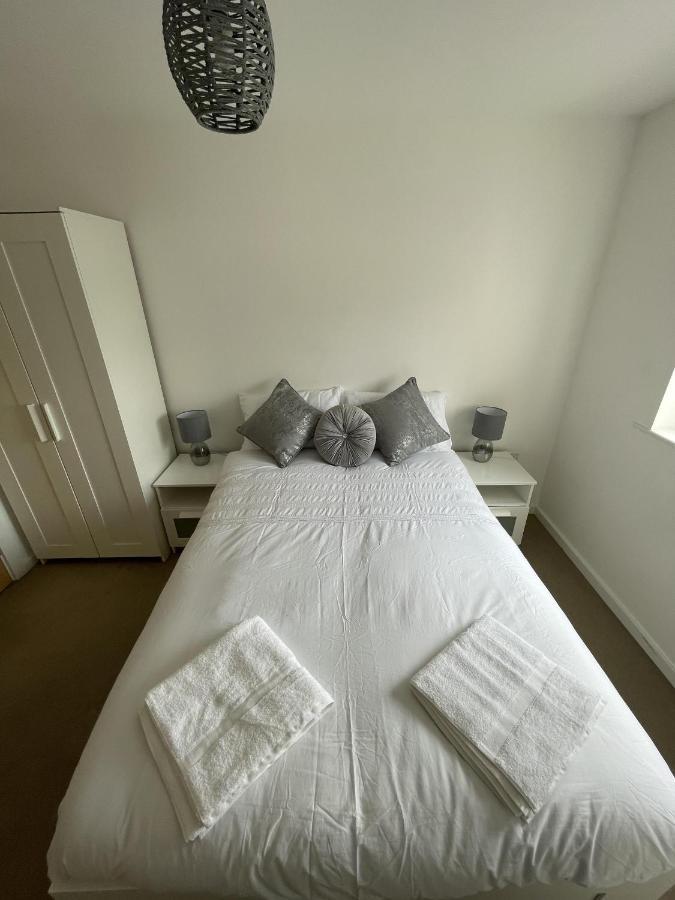 Modern 2-Bed Apartment In The Heart Of Salford Quays 外观 照片