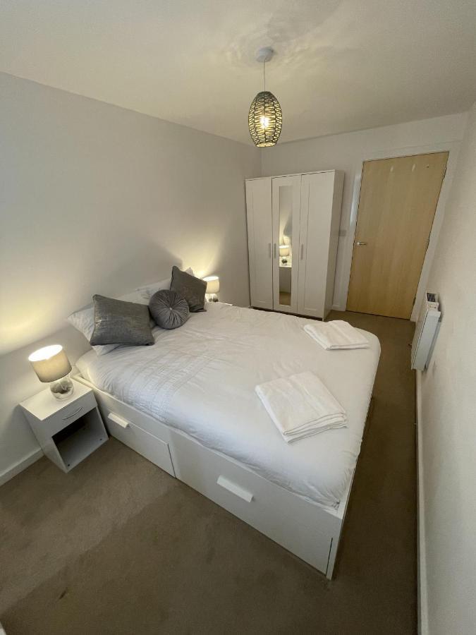 Modern 2-Bed Apartment In The Heart Of Salford Quays 外观 照片