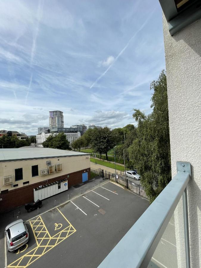 Modern 2-Bed Apartment In The Heart Of Salford Quays 外观 照片