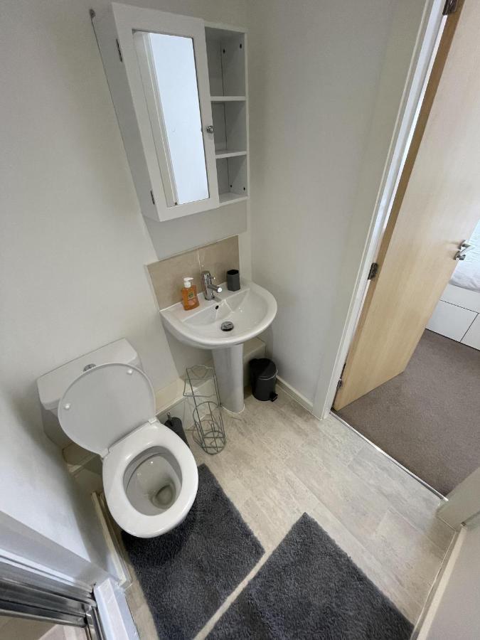 Modern 2-Bed Apartment In The Heart Of Salford Quays 外观 照片