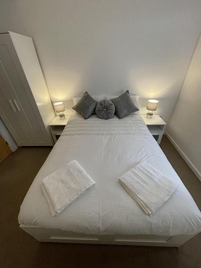 Modern 2-Bed Apartment In The Heart Of Salford Quays 外观 照片