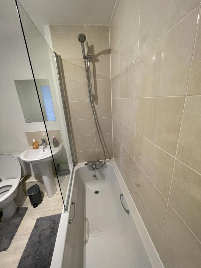 Modern 2-Bed Apartment In The Heart Of Salford Quays 外观 照片