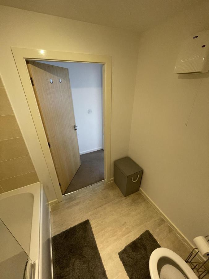 Modern 2-Bed Apartment In The Heart Of Salford Quays 外观 照片