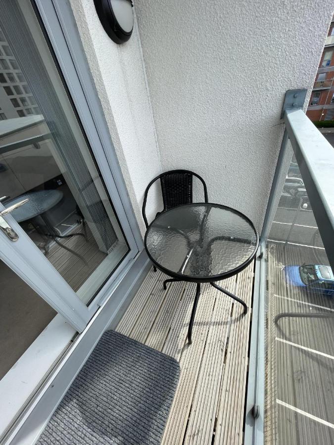 Modern 2-Bed Apartment In The Heart Of Salford Quays 外观 照片